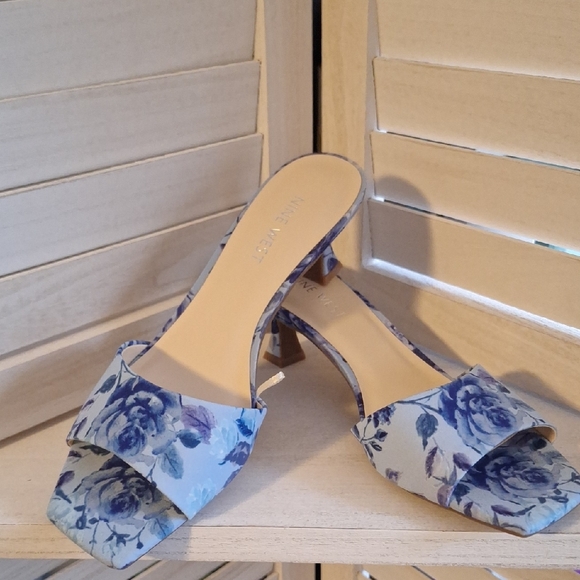 NWOT Nine West Blue Floral Kitten Heel Mules - Picture 5 of 7